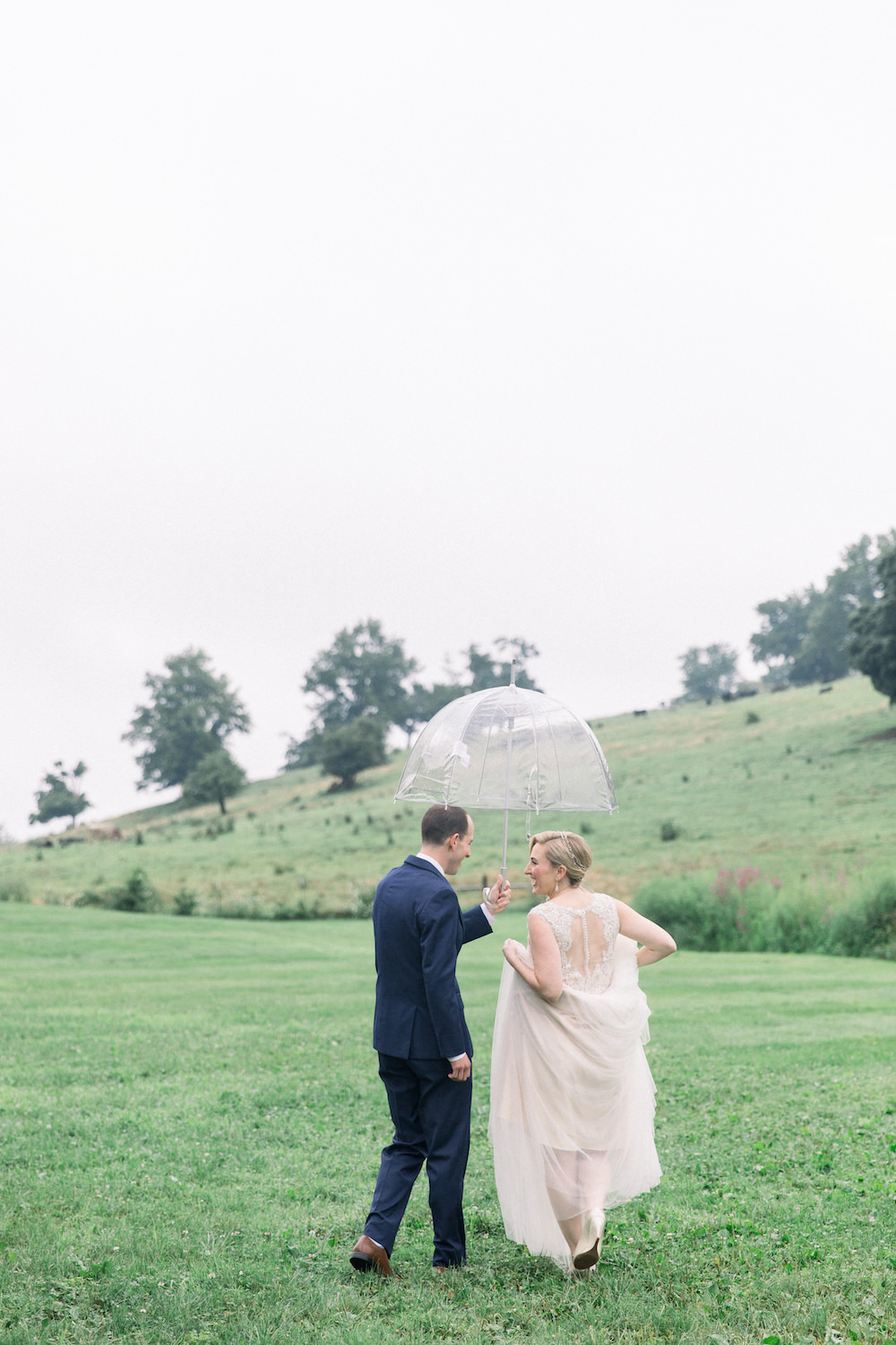 How to Prepare for Rain for Your Wedding Day Photos