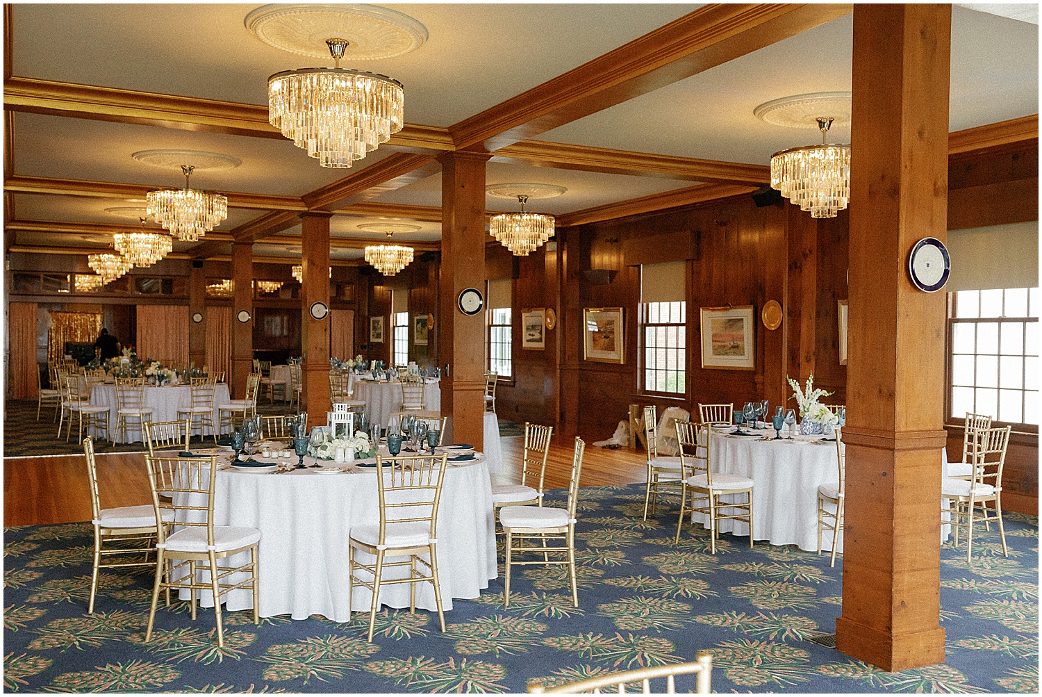 colony hotel maine wedding with blue toile and ginger jar decor